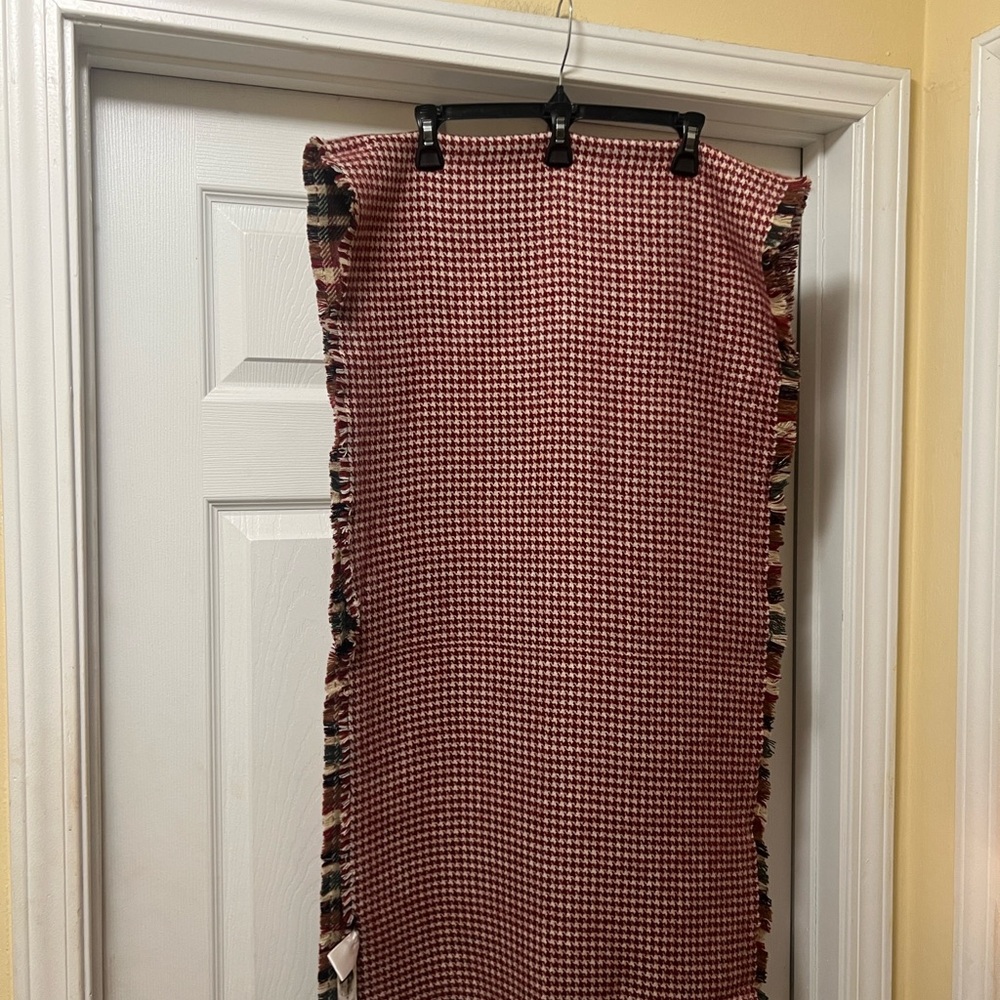 Tahari Red Houndstooth Scarf with Fringe